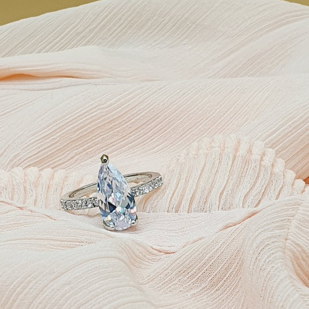 💎 Elegant Shiny Zircon Romantic Luxury Pear Wedding Ring for Women, INDN83… - Picture 3 of 4